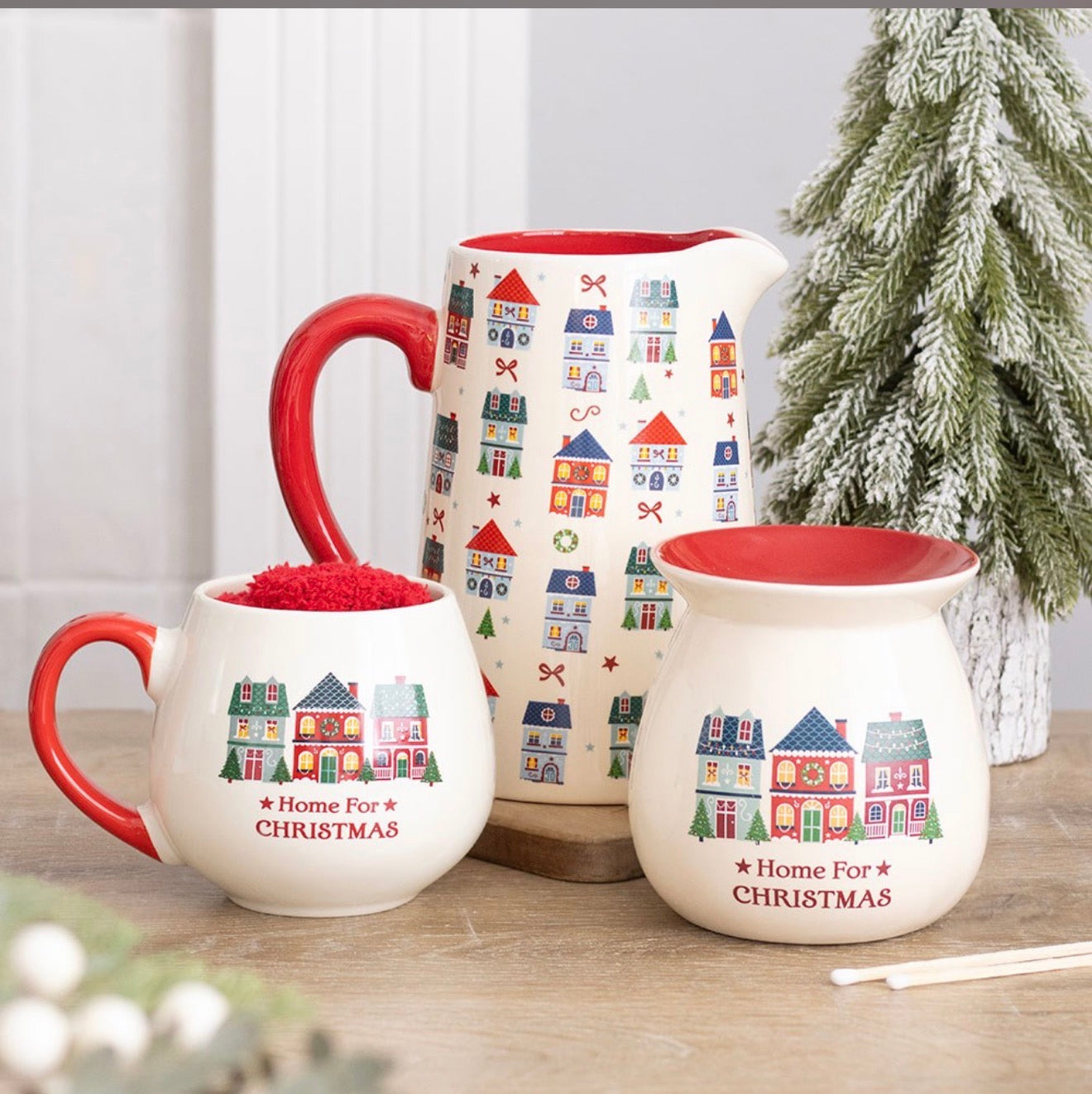 CHRISTMAS STREET PRINT CERAMIC FLOWER JUG