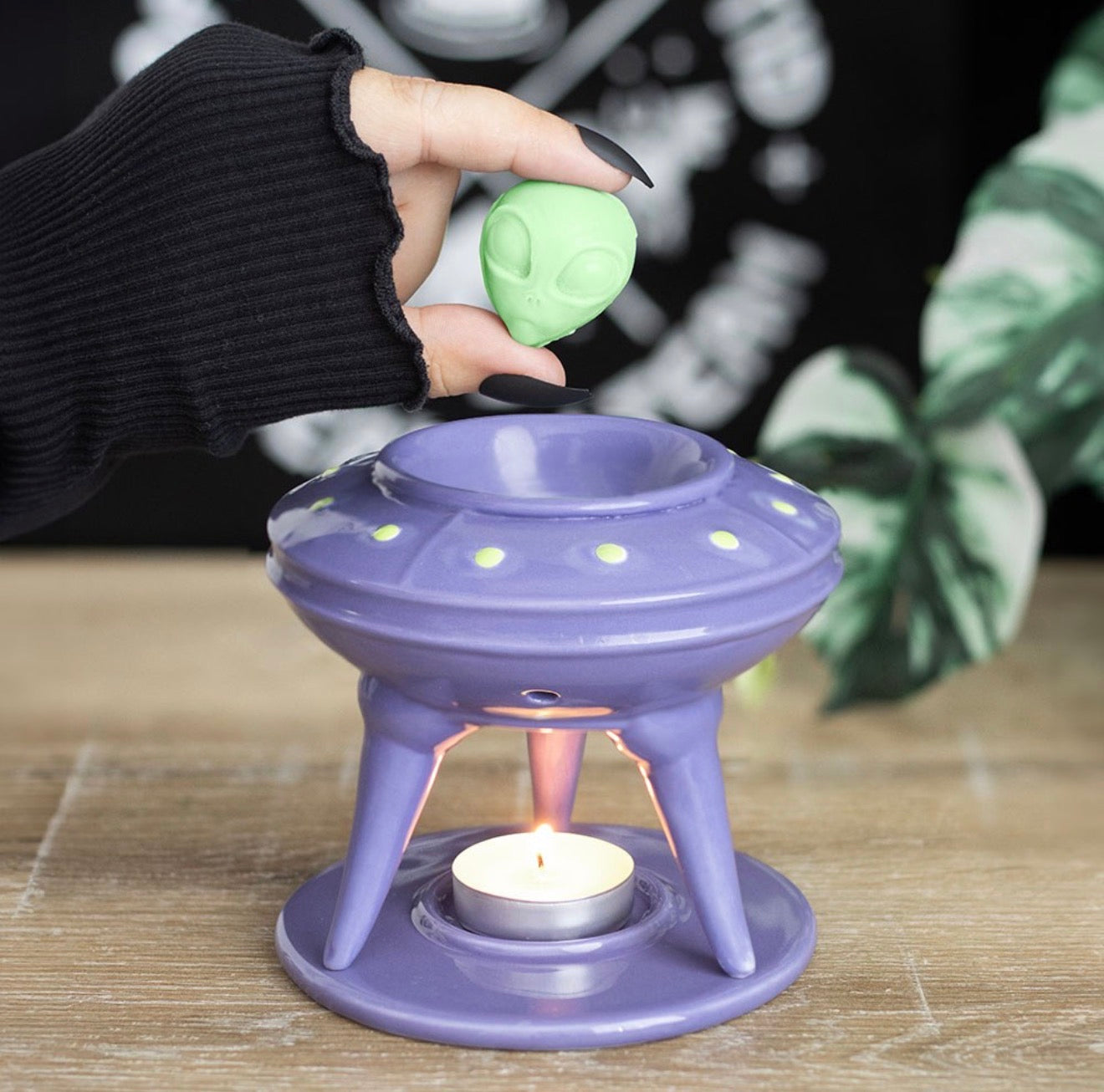 UFO WAX BURNER WITH LIME ALIEN WAX MELT