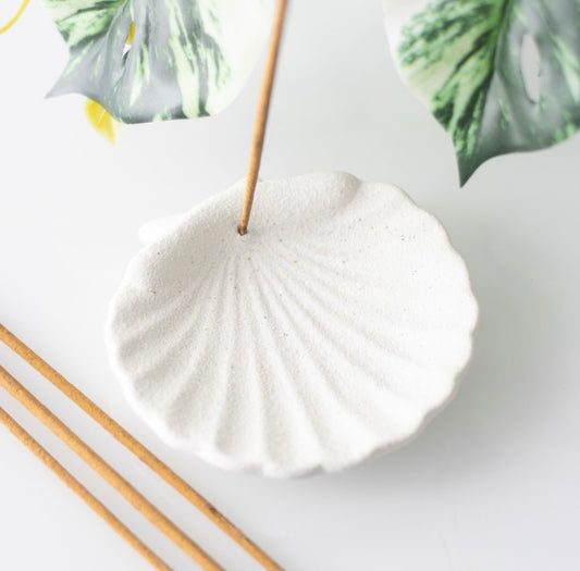 OFF WHITE SCALLOP SHELL INCENSE STICK HOLDER