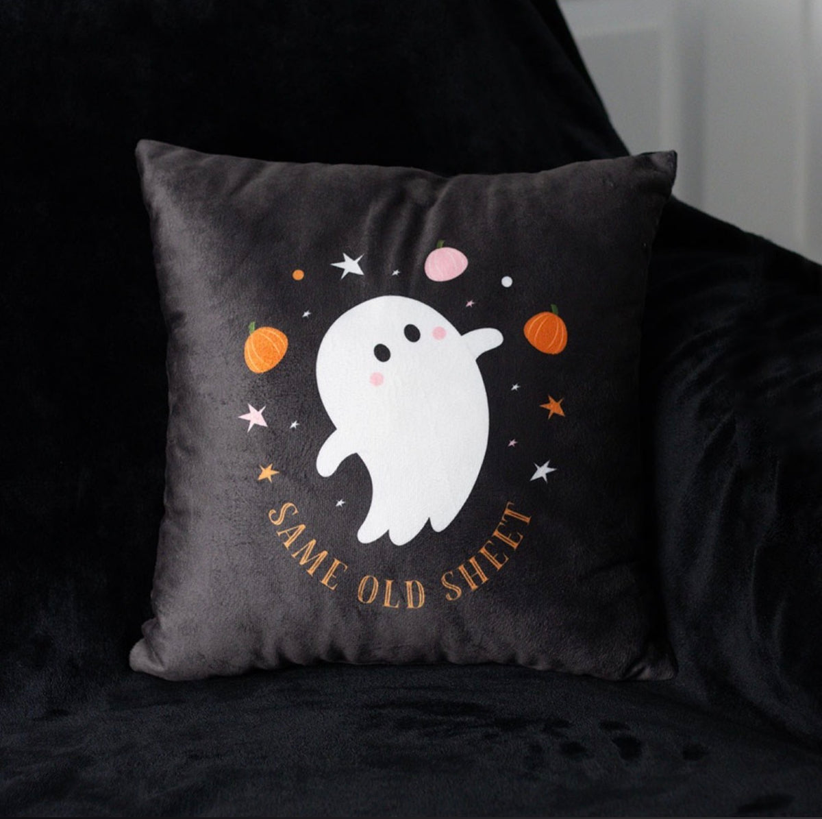 SQUARE SAME OLD SHEET GHOST CUSHION